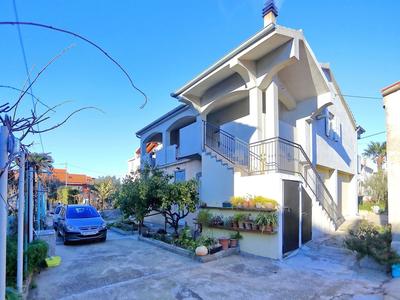 Modern Apartment With big Roofed Terrace, Garden, Near the Sea