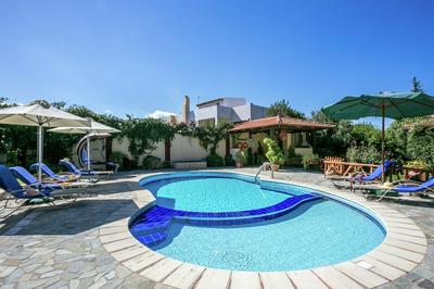 Villa in Heraklion With Private Pool & Beaches