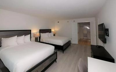 Boardwalk 2BR 3BA Condo Cozysuites at Showboat