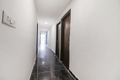 FabHotel Roadway Inn