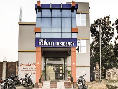 OYO 27698 Hotel Navneet Residency