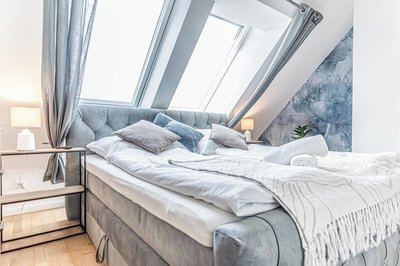Luxury AC Balcony Apartment City Center