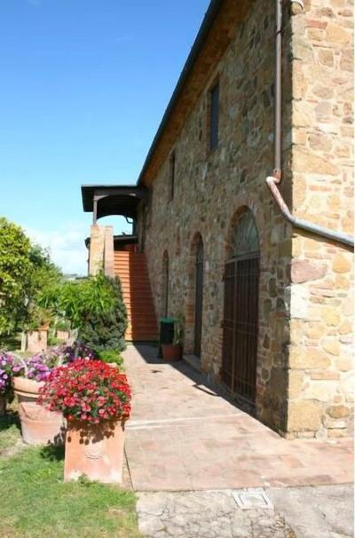 Stunning private villa with private pool, WIFI, TV, pets allowed and parking, close to Montepulc