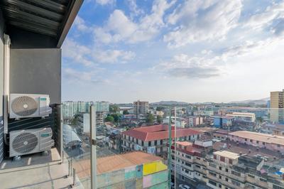 w Exceptional 1BR With Balcony in Casco View