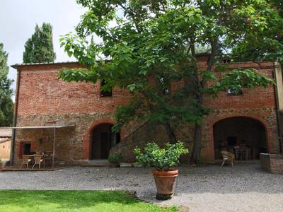 Peaceful Villa Stay in Tuscany