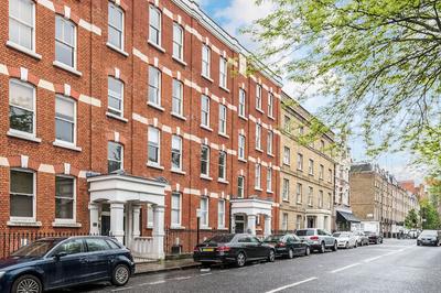 Sherlock's Residence by Allô Housing