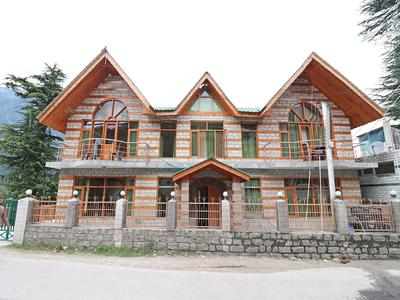 OYO 13715 Home Classic Villa Naggar Road