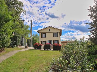 Flat in Piticchio With Scenic Views & Pool