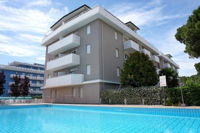 Great and Bright Apartment With Pool - Beahost