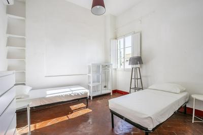 Cerchi 3 in Firenze With 2 Bedrooms and 1 Bathrooms