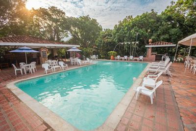 Hotel Familia Casa Blanca