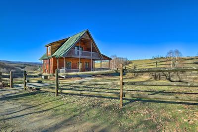 Decks & Panoramic Views: Rustic Sparta Cabin