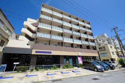 Mr. Kinjo inn D-buil