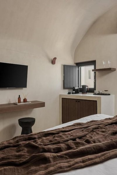 Akri Santorini with heated Jacuzzi