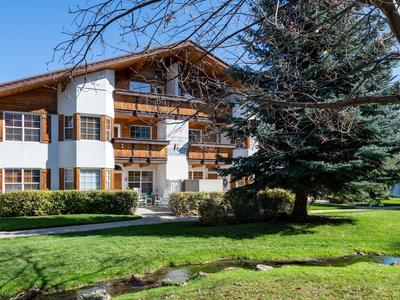 Family Getaway~pool, Hot Spring, Scuba & Ice Castles 727 4 Bedroom Home by RedAwning