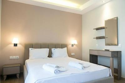 Aquamare Studios Pool and Seaview Escape