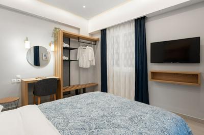 Captain's Seafront Apartments