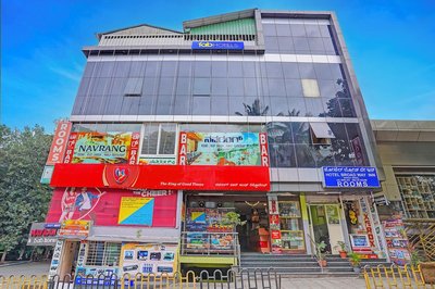 Fabhotel Broad Way Inn