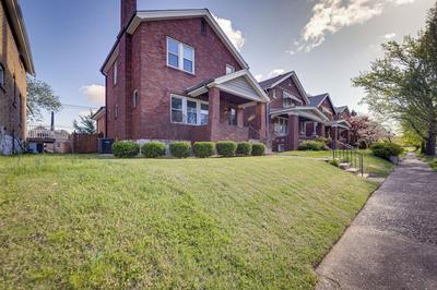 Pet-friendly St Louis Home w/ Grill & Backyard