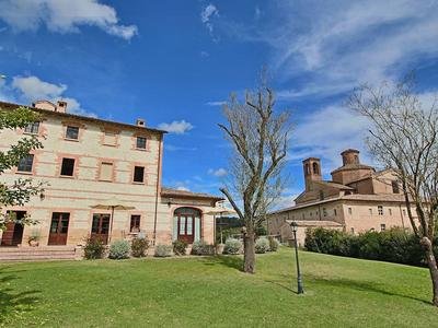 Cottage in Urbania With Pool & Terrace