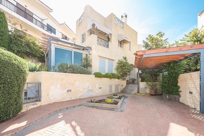 Luxury Home With Jacuzzi and Spectacular Sea Views for 8 Guests