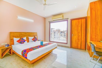 Fabhotel Gazelle Studios