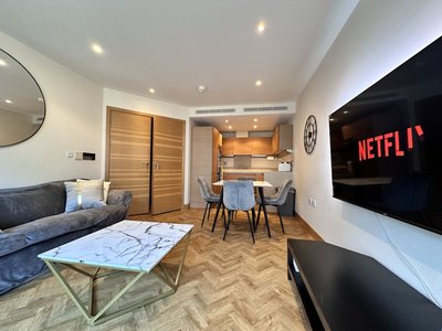 2b2b Apt Park + River + Balcony