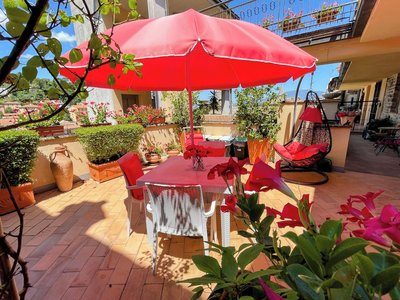 Central Spoleto Apartment With Large Sunny Terrace With Views