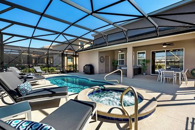 Solterra- LakeView - Private Pool & Spa