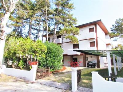 Lovely Holiday Home With Shared Swimming Pool