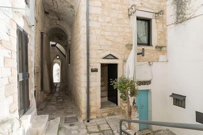House 112 by Wonderful Italy