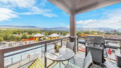 2 Bed 2 Bath Corner Unit Overlooking Pool #501