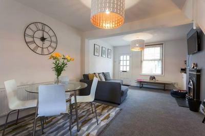 Hastings House Luton - Inhabit Short Stays