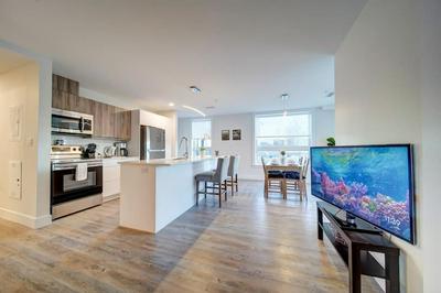 Stylish Modern Condo w Parking Location Coffee, Foto 2