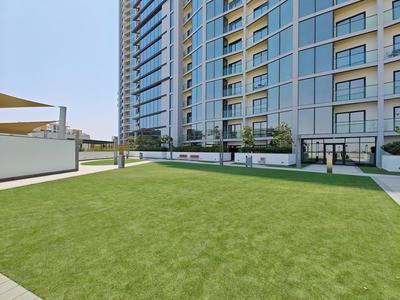 Beautiful Cityscape Views From This Urban Retreat