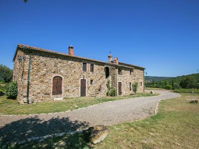 Apartment in a Rustic House in the Tuscan Hills Near the Sea