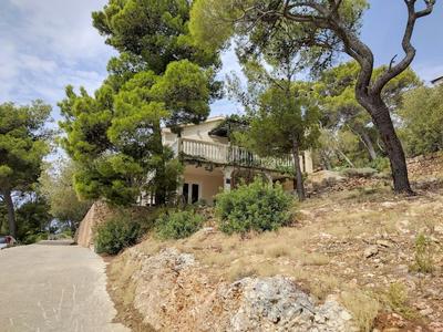 Var - With Nice Garden - A3