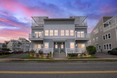Stunning Beachfront Queens Getaway 4 Bedroom Townhouse by RedAwning
