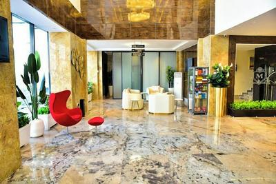 3pple M Continental Hotel & Suites