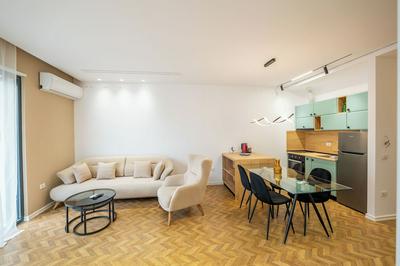 Tirent Apartment-Modern 1-Bedroom Stay Near Liqeni i Thatë