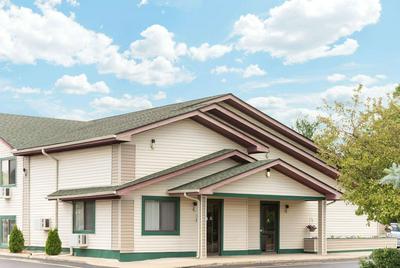 Super 8 by Wyndham Twinsburg/Cleveland Area, Photo 2