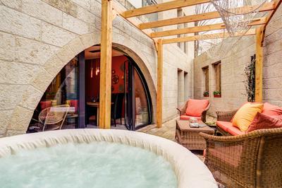 Jacuzzi & Secret Garden in David's Village by FeelHome
