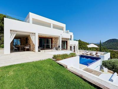 Magnificent Villa in Luxurious Retreat