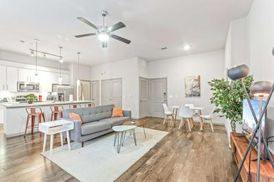 Homey 2BR Suite Close to Downtown w Fast Wifi