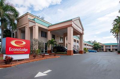Econo Lodge Inn & Suites Clearwater Central