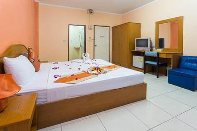 Room in Guest Room - Guesthouse & Restaurant Belvedere - Central Triple Room With Ac Near the Beach