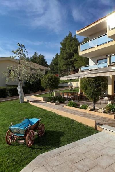 Greek Pride Cronwell Rahoni