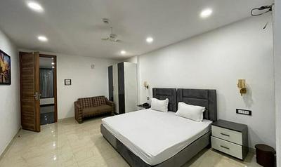 FabHotel The Aroma