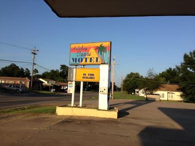 OYO Holiday Capri Motel & Rv Park