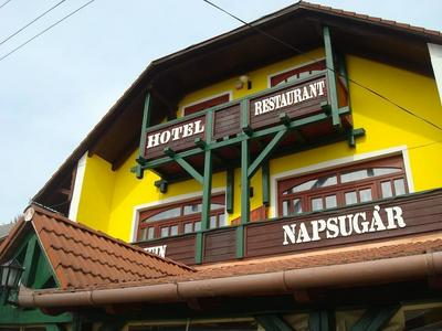 Hotel Napsugár és Gulyás Kunyhó Étterem